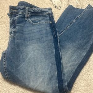 Cute like new Vigoss crop jeans length is 25 inches